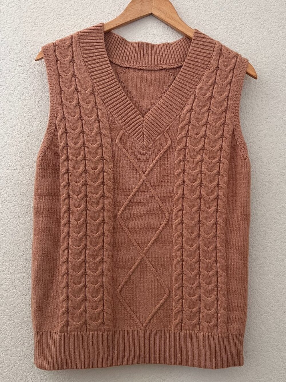 Women's Classic Cable Knit V-Neck Sweater Vest M